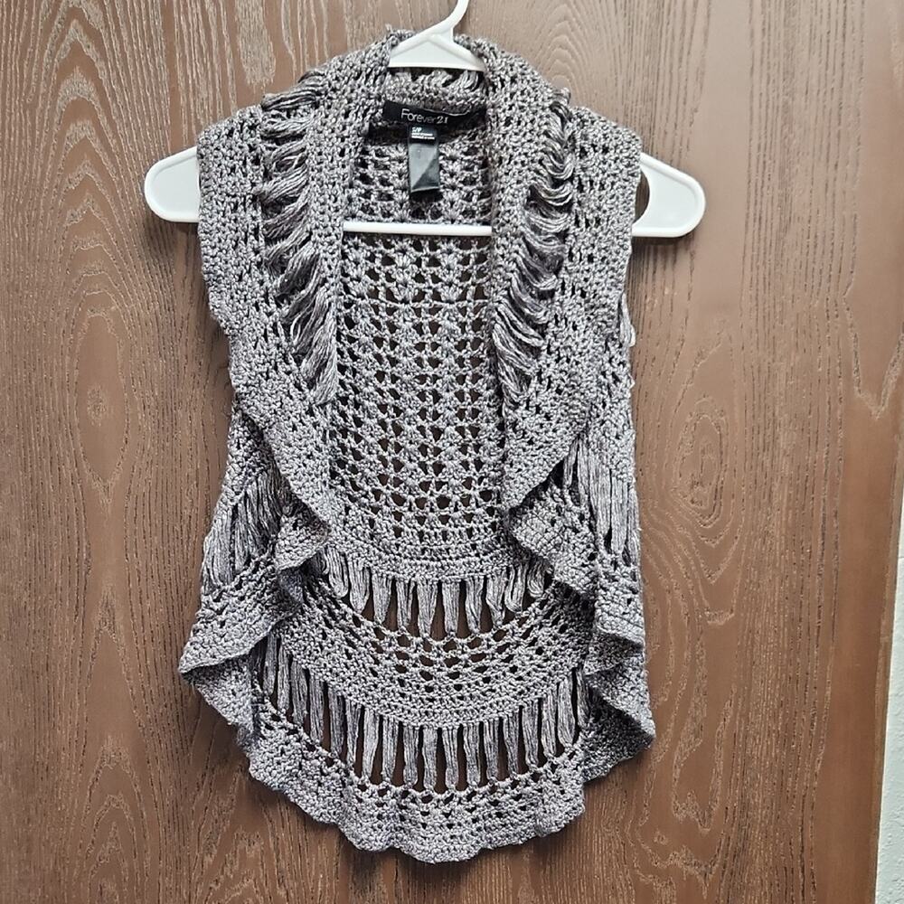 🚨2/$25 or 5/$50🚨Forever 21 Charcoal Crochet Vest